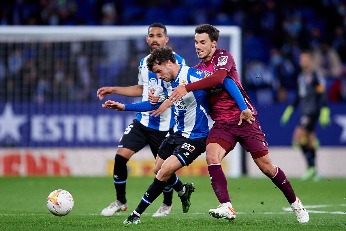 包含赛地聚焦——国王杯转会期热度飙升，法兰克福临场应变，信心回归，心理建设被强调的词条